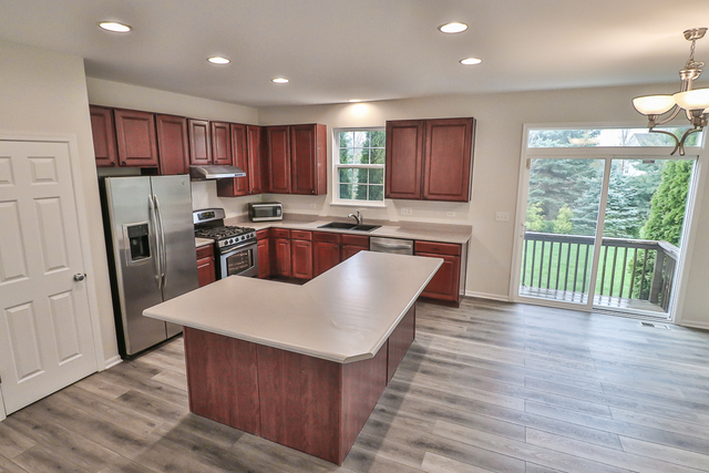 299 Monument Road Elgin, IL 60124 - Photo 6 of 27