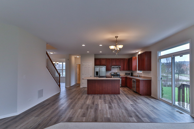 299 Monument Road Elgin, IL 60124 - Photo 8 of 27