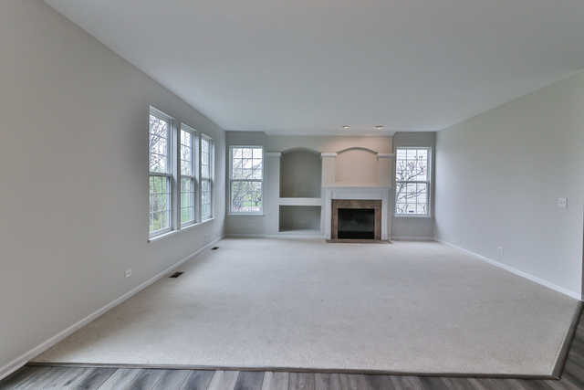 299 Monument Road Elgin, IL 60124 - Photo 9 of 27