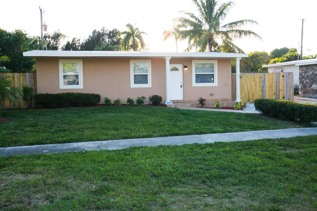 75 Tortuga Road Palm Springs, FL 33461 - Photo 1 of 17 75 Tortuga Rd