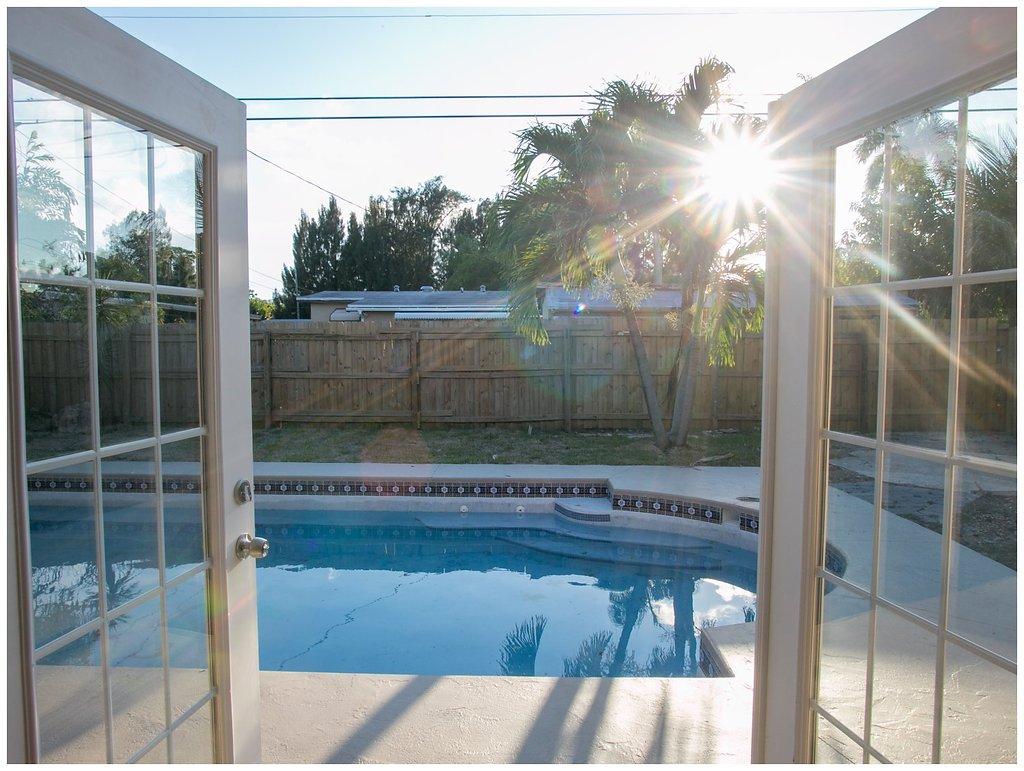75 Tortuga Road Palm Springs, FL 33461 - Photo 2 of 17 75 Tortuga Rd