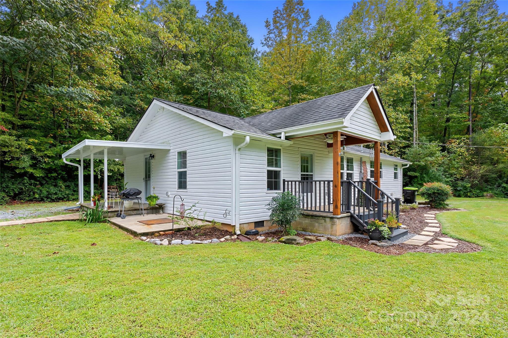 1501 Hayes Road Columbus, NC 28722 - Photo 4 of 48 Gallery Image 4