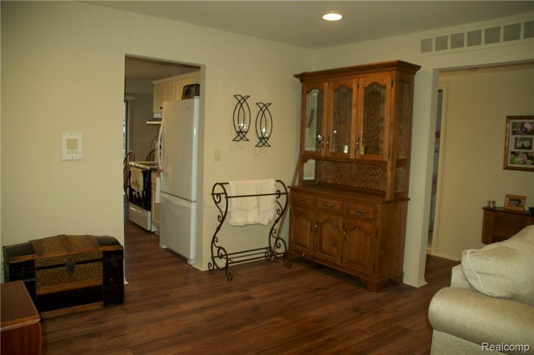 1885 Meadow Dale Court Rochester, MI 48309 - Photo 6 of 22 DSC_0019.jpeg