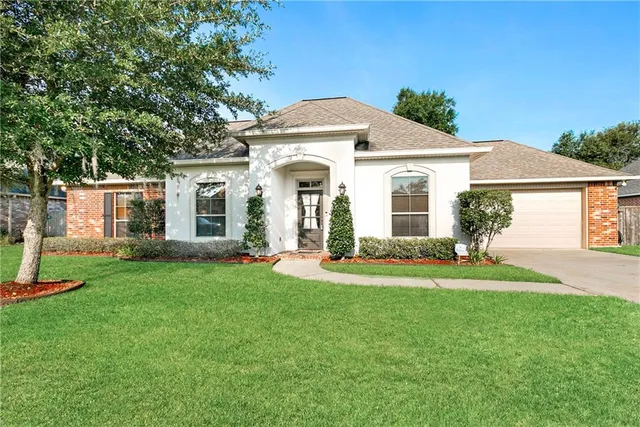 $2,250 | 233 Grand Oaks Drive, Madisonville, LA 70447