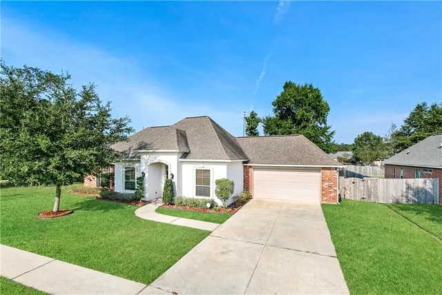 $2,250 | 233 Grand Oaks Drive, Madisonville, LA 70447