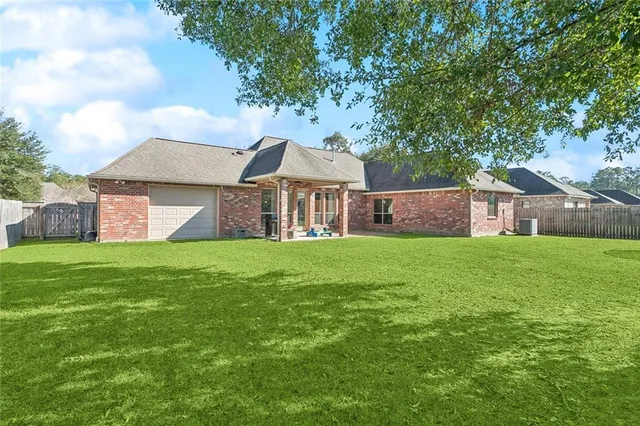 $2,250 | 233 Grand Oaks Drive, Madisonville, LA 70447