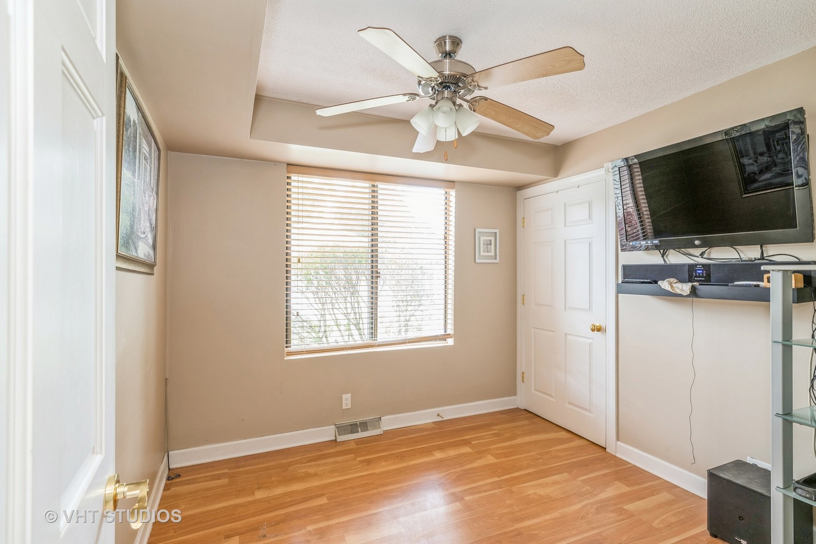 36825 North Lake Street Ingleside, IL 60041 - Photo 5 of 14 a view of a livingroom with a flat screen tv