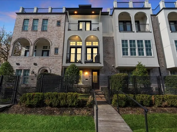 $619,000 | 2605 Maxroy Street, Houston, TX 77007