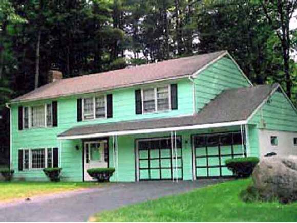 8 Wellesley Road Nashua, NH 03062 - Photo 1 of 9 Gallery Image 1