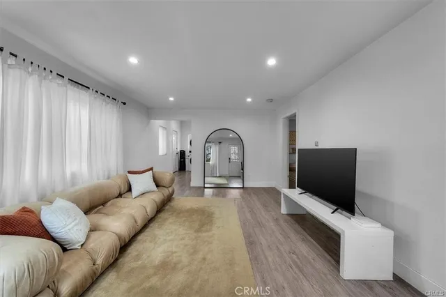 $595,000 | 354 East 111th Street, Los Angeles, CA 90061