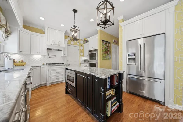 $874,900 | 3704 8th St Place Northwest, Hickory, NC 28601