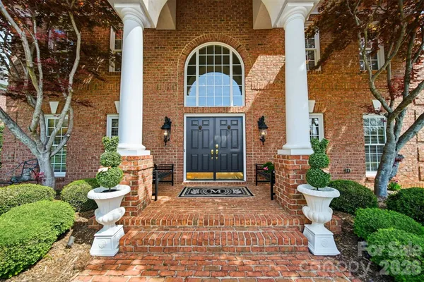 $874,900 | 3704 8th St Place Northwest, Hickory, NC 28601