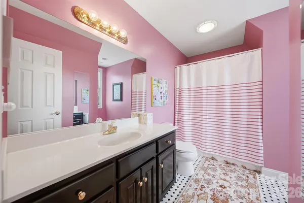 $874,900 | 3704 8th St Place Northwest, Hickory, NC 28601