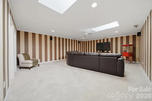$874,900 | 3704 8th St Place Northwest, Hickory, NC 28601