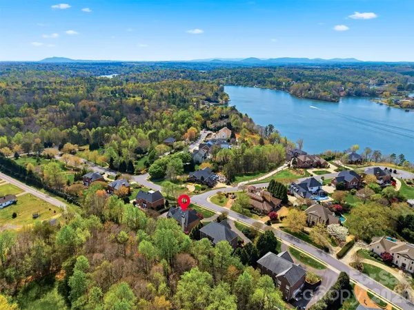 $874,900 | 3704 8th St Place Northwest, Hickory, NC 28601