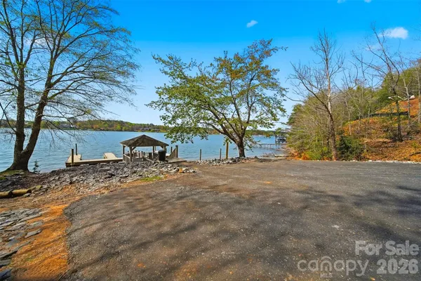 $874,900 | 3704 8th St Place Northwest, Hickory, NC 28601