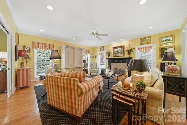 $874,900 | 3704 8th St Place Northwest, Hickory, NC 28601