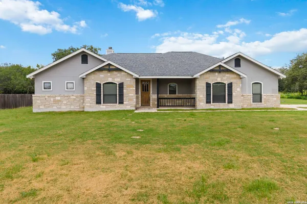 $525,000 | 137 Sendera Crossing, La Vernia, TX 78121