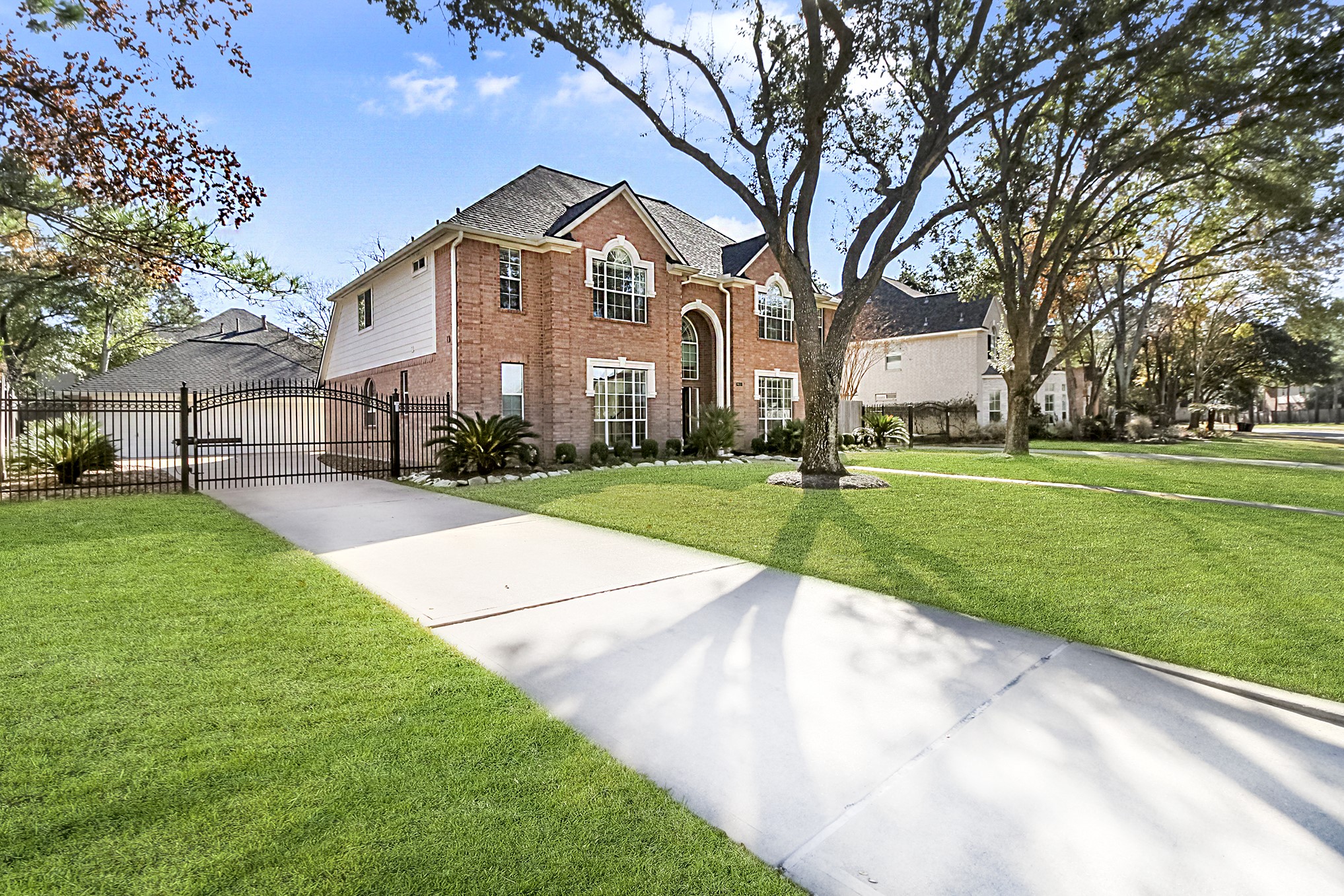 803 Chisel Point Drive Houston, TX 77094 - Photo 2 of 36 A 4 bed, 3.5 bath home with game room, formal dining, study & 3 car garage.