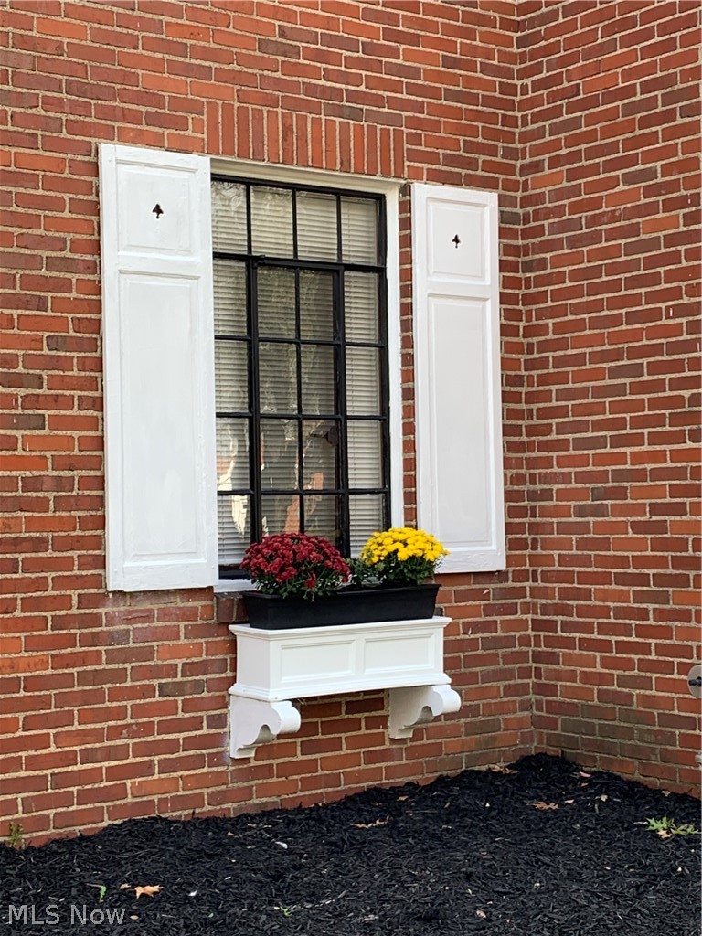 3542 Edison Road Cleveland, OH 44121 - Photo 4 of 34