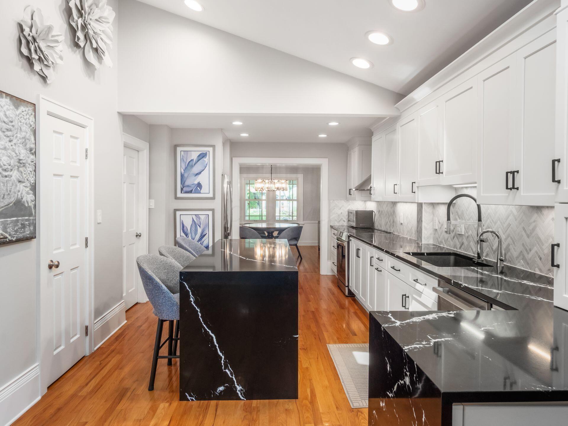 180 South Ardmore Road Columbus, OH 43209 - Photo 17 of 45 Kitchen Overview