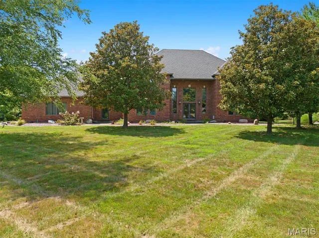 $799,999 | 517 East Waters Edge Drive, Shiloh, IL 62221