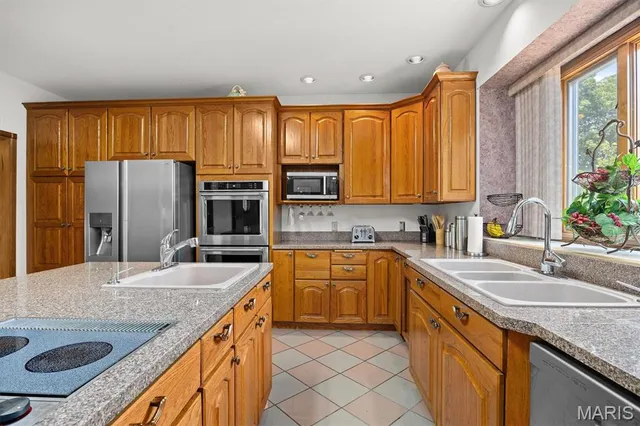 $799,999 | 517 East Waters Edge Drive, Shiloh, IL 62221