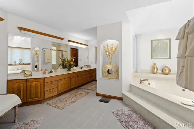 $799,999 | 517 East Waters Edge Drive, Shiloh, IL 62221