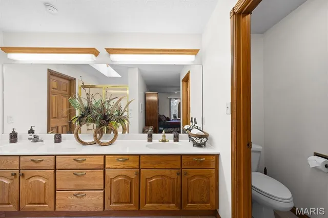 $799,999 | 517 East Waters Edge Drive, Shiloh, IL 62221