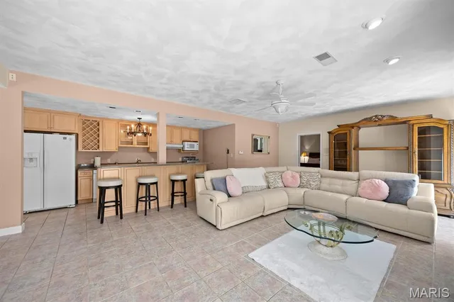 $799,999 | 517 East Waters Edge Drive, Shiloh, IL 62221