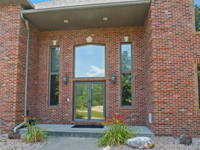 $799,999 | 517 East Waters Edge Drive, Shiloh, IL 62221