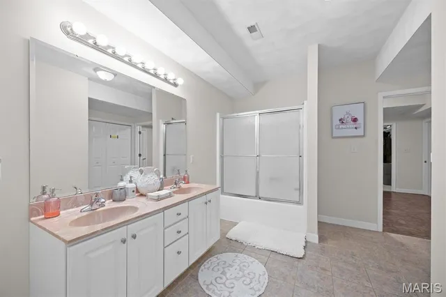 $799,999 | 517 East Waters Edge Drive, Shiloh, IL 62221