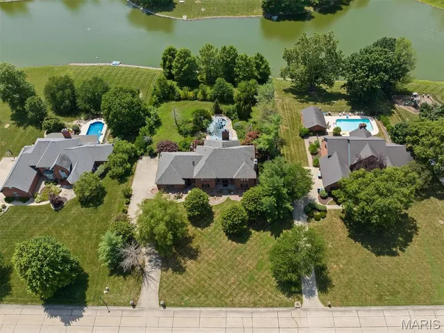 $799,999 | 517 East Waters Edge Drive, Shiloh, IL 62221