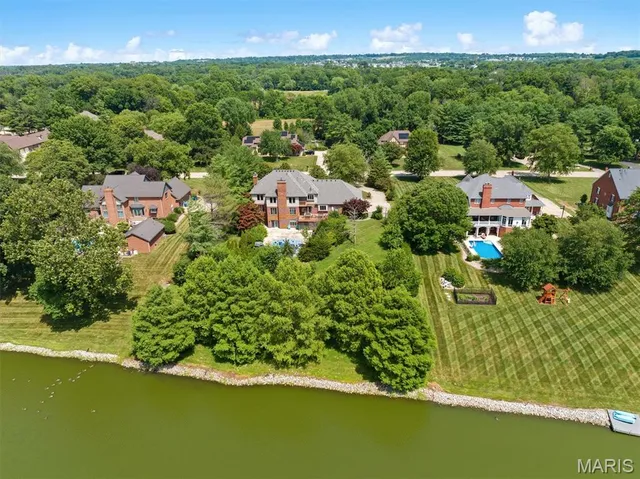 $799,999 | 517 East Waters Edge Drive, Shiloh, IL 62221