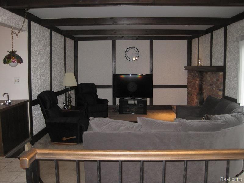 33632 Old Timber Road Farmington, MI 48331 - Photo 14 of 26 010.jpg