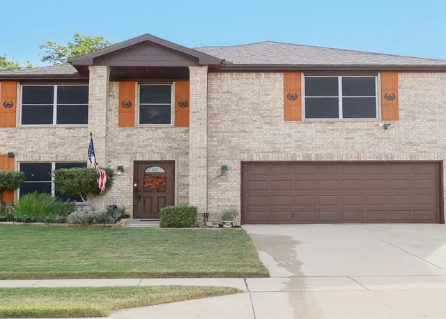 $421,500 | 8452 Hawkview Drive, Fort Worth, TX 76179