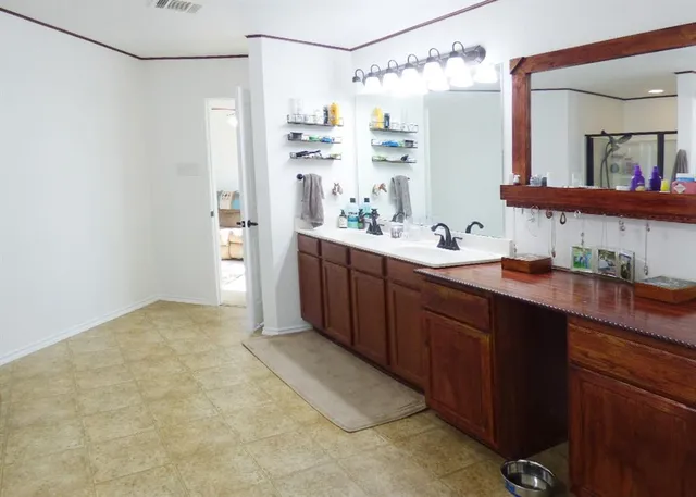 $421,500 | 8452 Hawkview Drive, Fort Worth, TX 76179