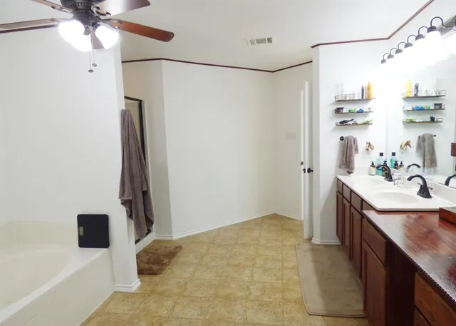 $421,500 | 8452 Hawkview Drive, Fort Worth, TX 76179