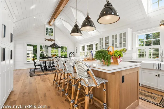 $9,499,000 | 43 Peases Point Way South, Edgartown, MA 02539