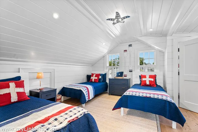 $9,499,000 | 43 Peases Point Way South, Edgartown, MA 02539