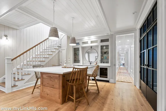 $9,499,000 | 43 Peases Point Way South, Edgartown, MA 02539