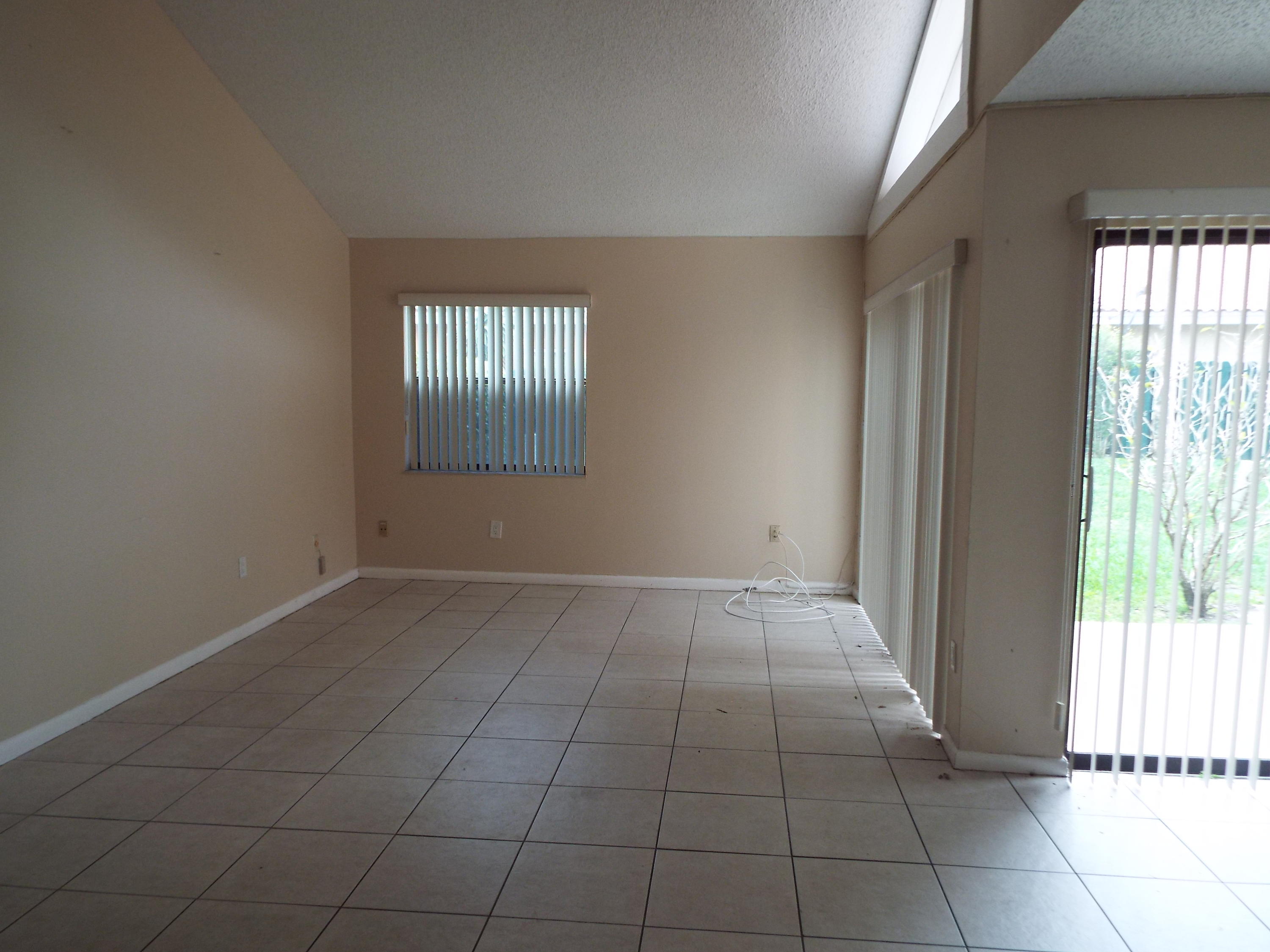 20876 Vía Madeira Boca Raton, FL 33433 - Photo 4 of 12 DSCF0762