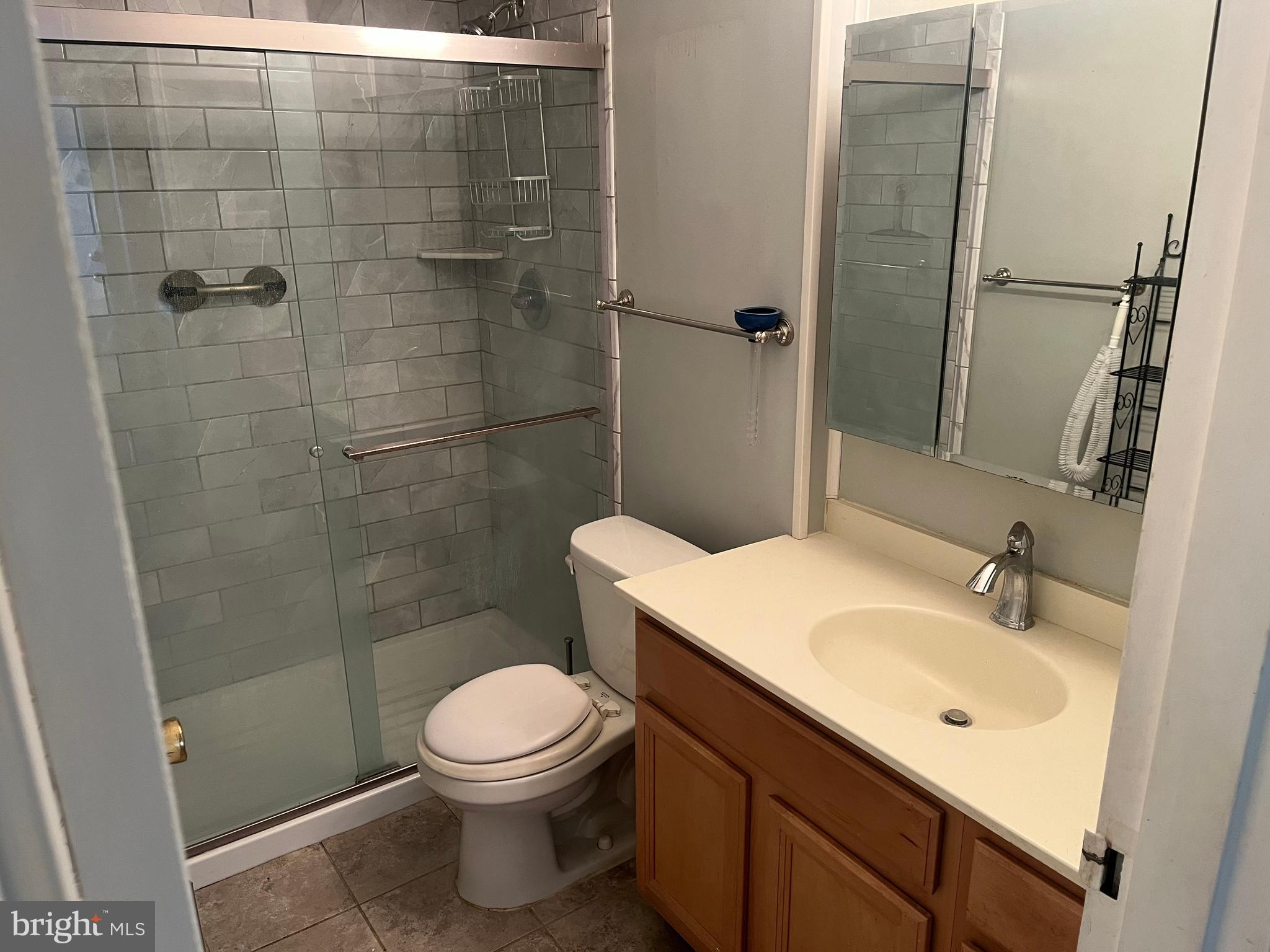 411 Stiles Avenue, Unit B1 Maple Shade, NJ 08052 - Photo 12 of 19 Bathroom