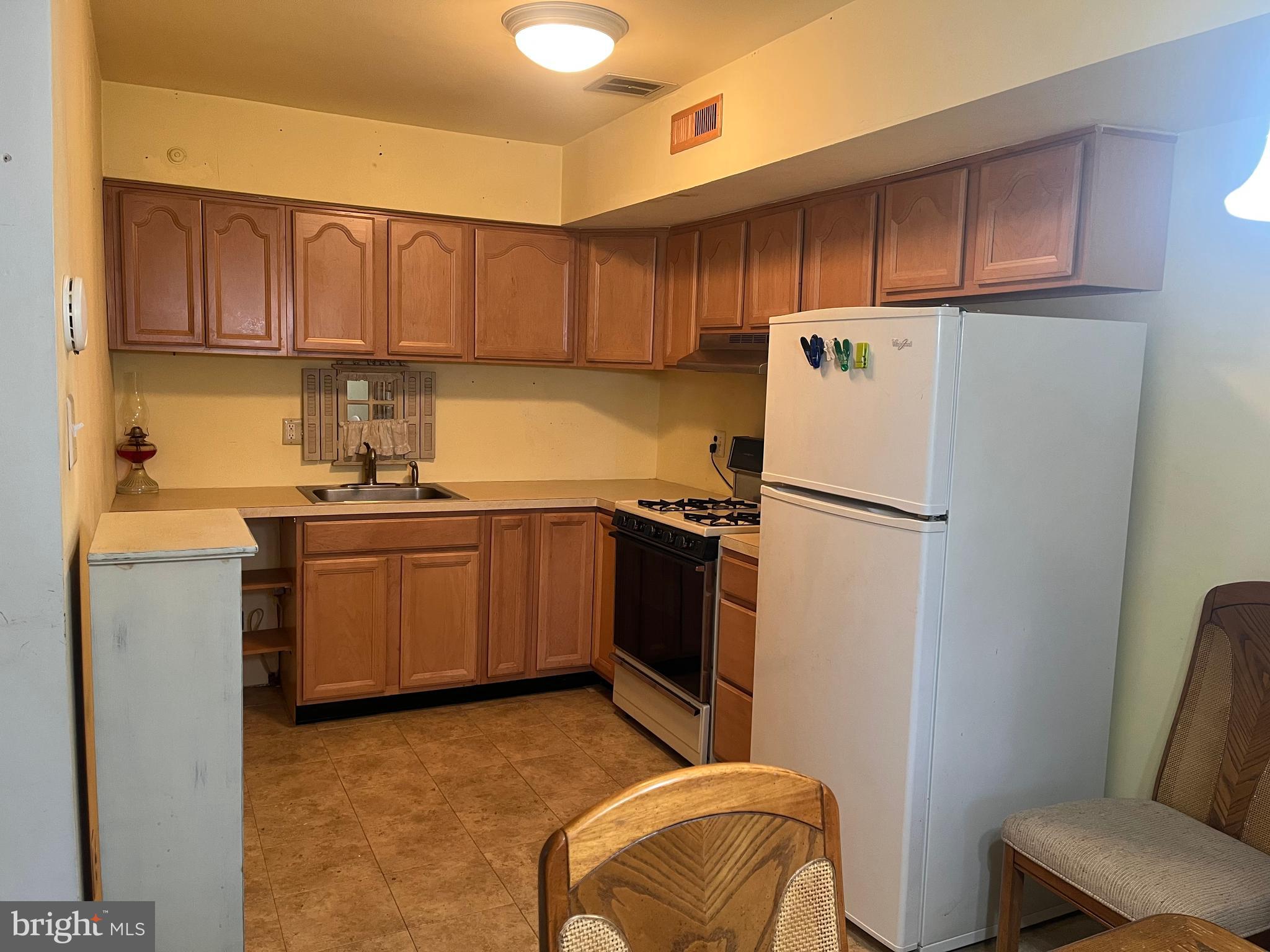 411 Stiles Avenue, Unit B1 Maple Shade, NJ 08052 - Photo 7 of 19 Kitchen