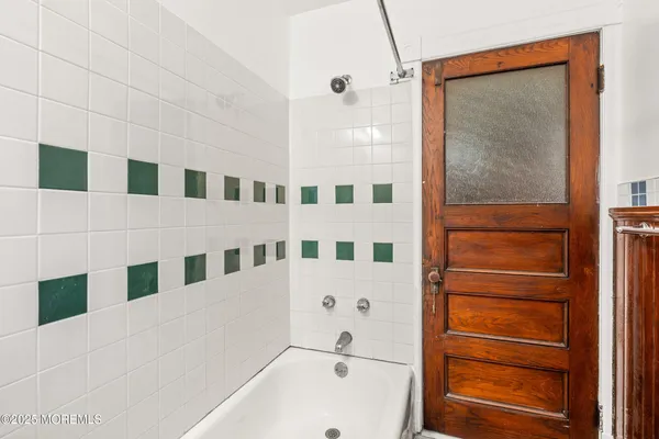 $3,300 | 50 Peters Place, Red Bank, NJ 07701