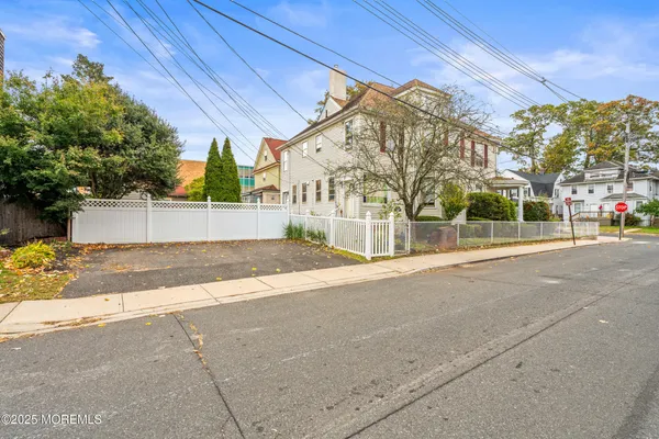 $3,300 | 50 Peters Place, Red Bank, NJ 07701