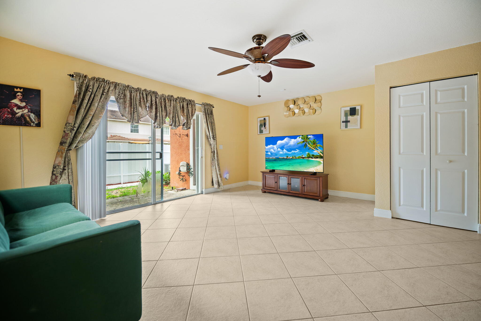 9999 Southwest 26th Court Miramar, FL 33025 - Photo 12 of 29 12-web-or-mls-9999-sw-26th-ct