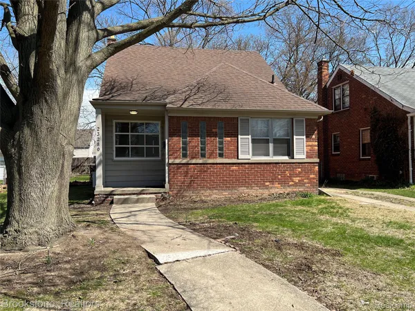 $1,800 | 23280 Forest Street, Oak Park, MI 48237