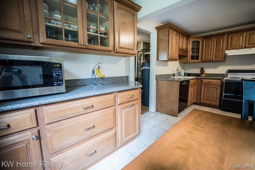 241 Ruppert Street Commerce Township, MI 48382 - Photo 18 of 51 7E8A4218.jpg
