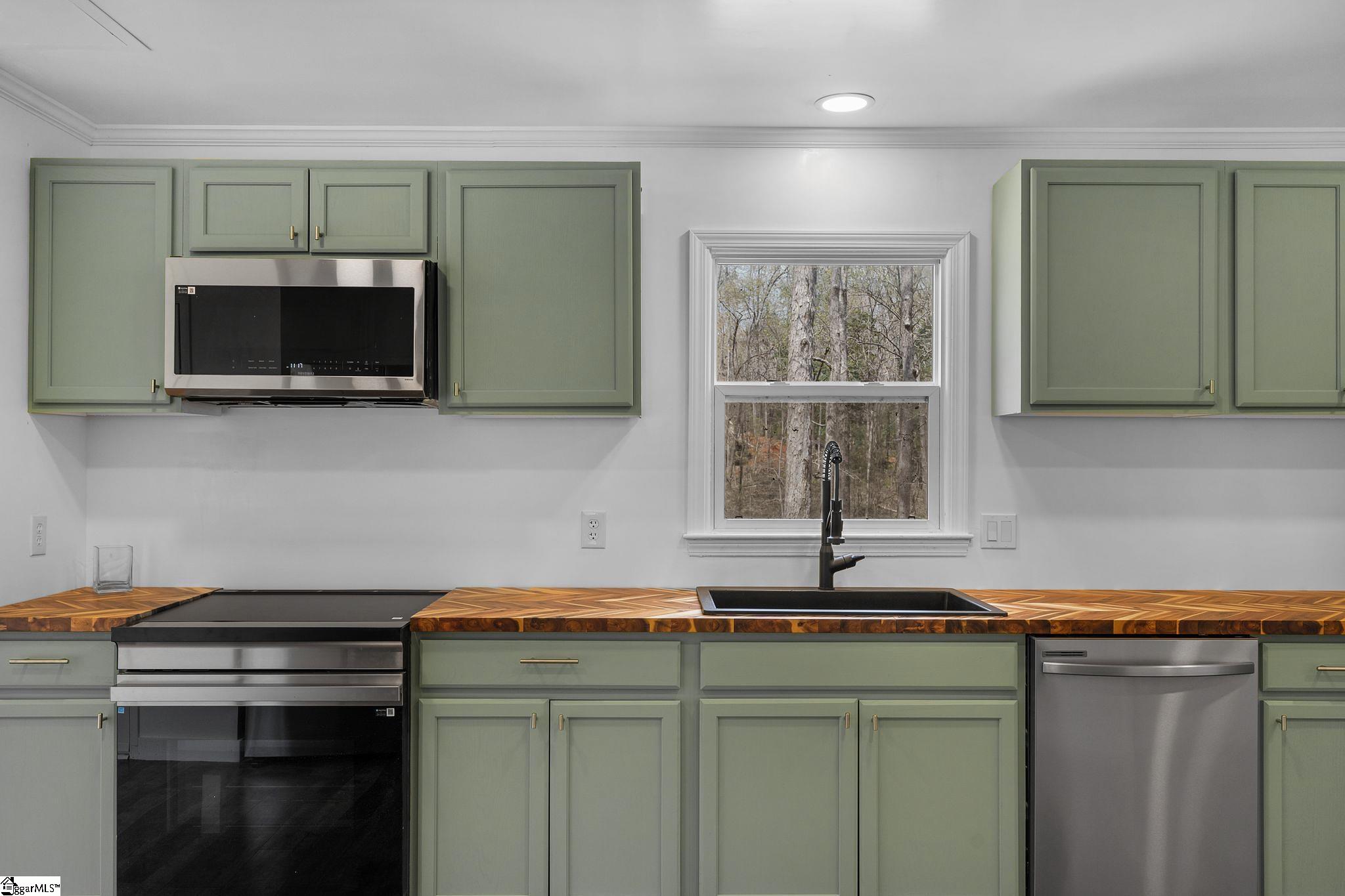 127 Robinwood Lane Pelzer, SC 29669 - Photo 5 of 44